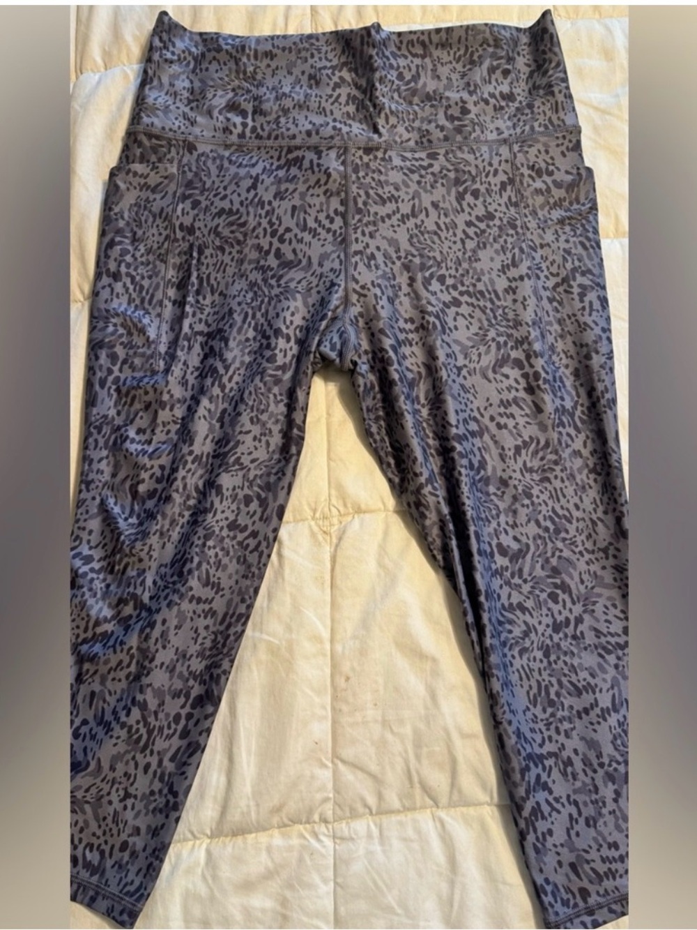 Athleta Grey Animal-Print Salutation Capri